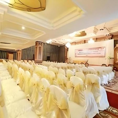 מאלאנג Gajahmada Graha Hotel מראה חיצוני תמונה
