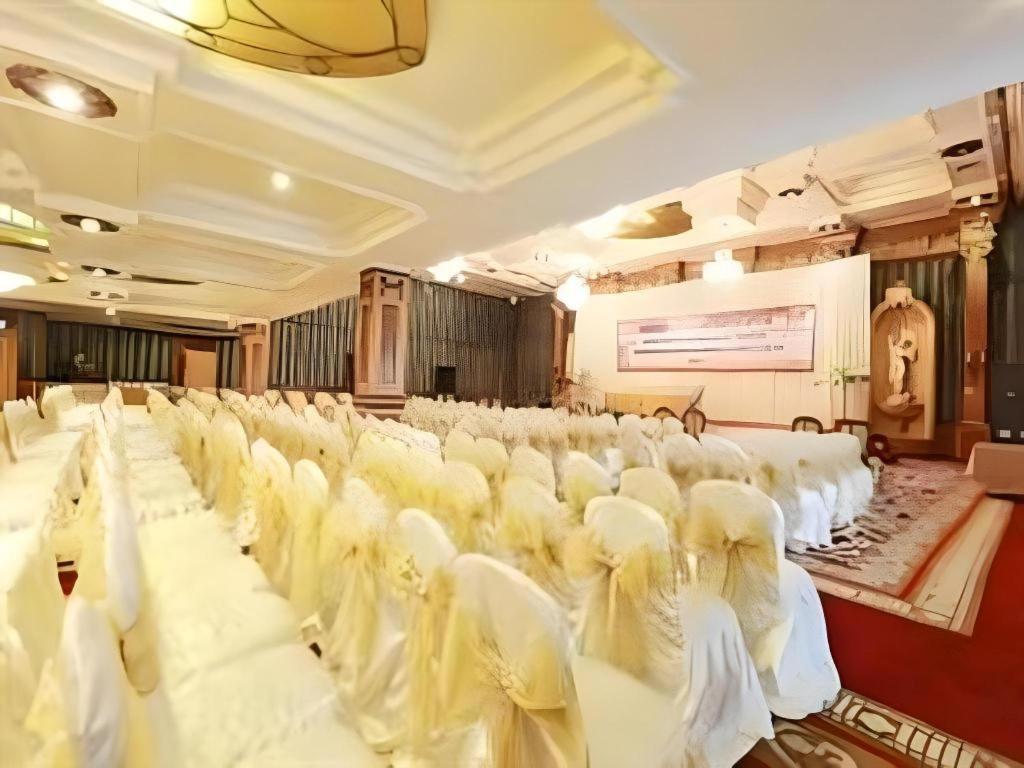 מאלאנג Gajahmada Graha Hotel מראה חיצוני תמונה