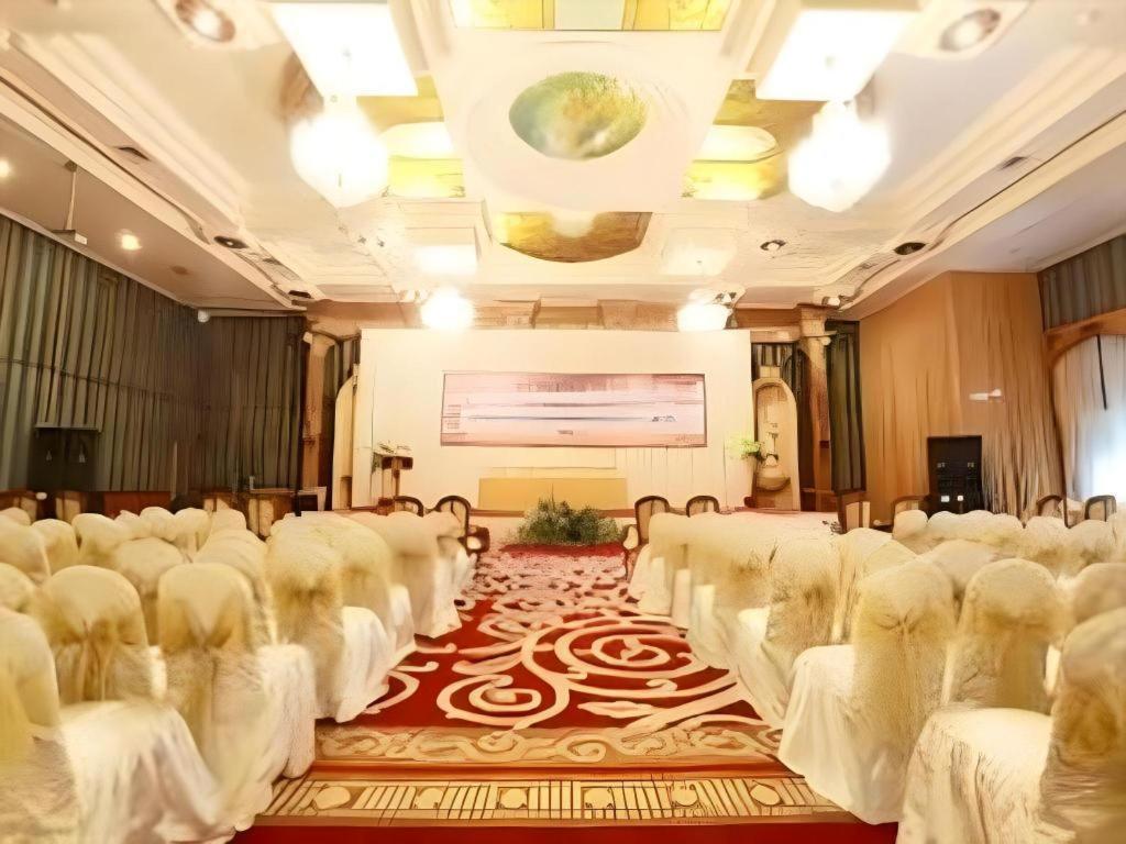 מאלאנג Gajahmada Graha Hotel מראה חיצוני תמונה