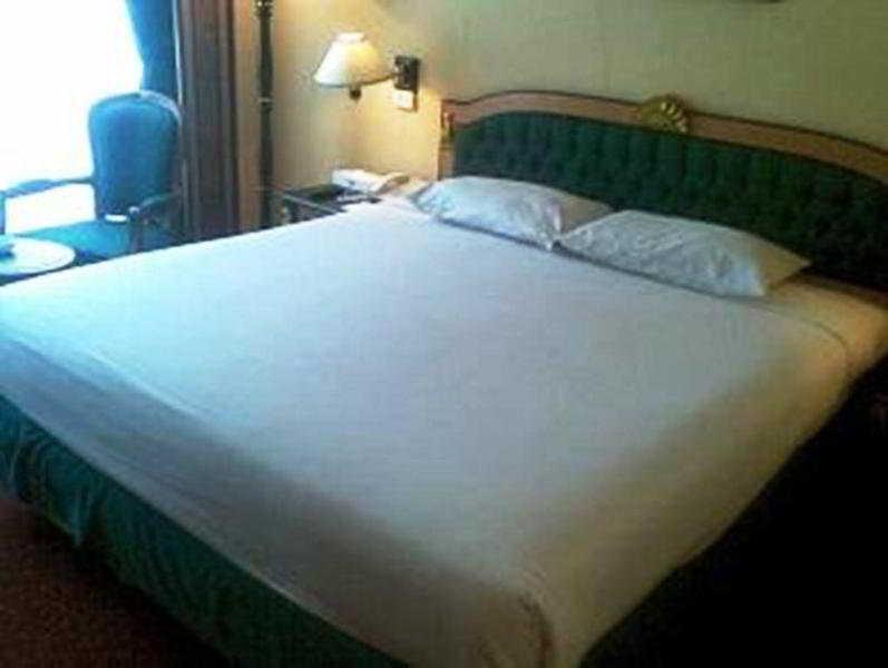 מאלאנג Gajahmada Graha Hotel מראה חיצוני תמונה